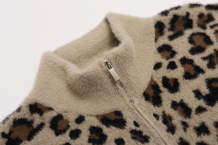 Close-up of the jacket’s ribbed beige collar and metal zipper against the leopard print fuzzy fabric