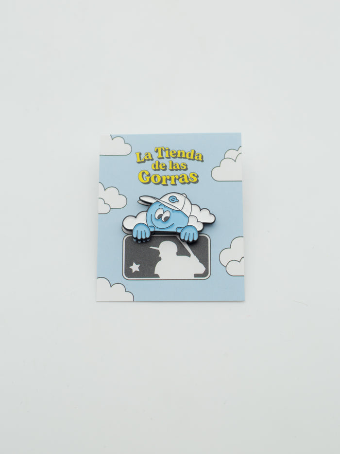 Pin mascota asomada - La Tienda de las Gorras