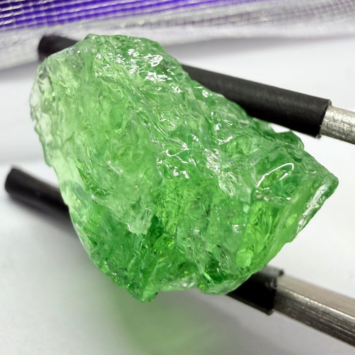 Tsavorite, 10.28ct, Tanzania, Untreated Unheated, veils and large cracks