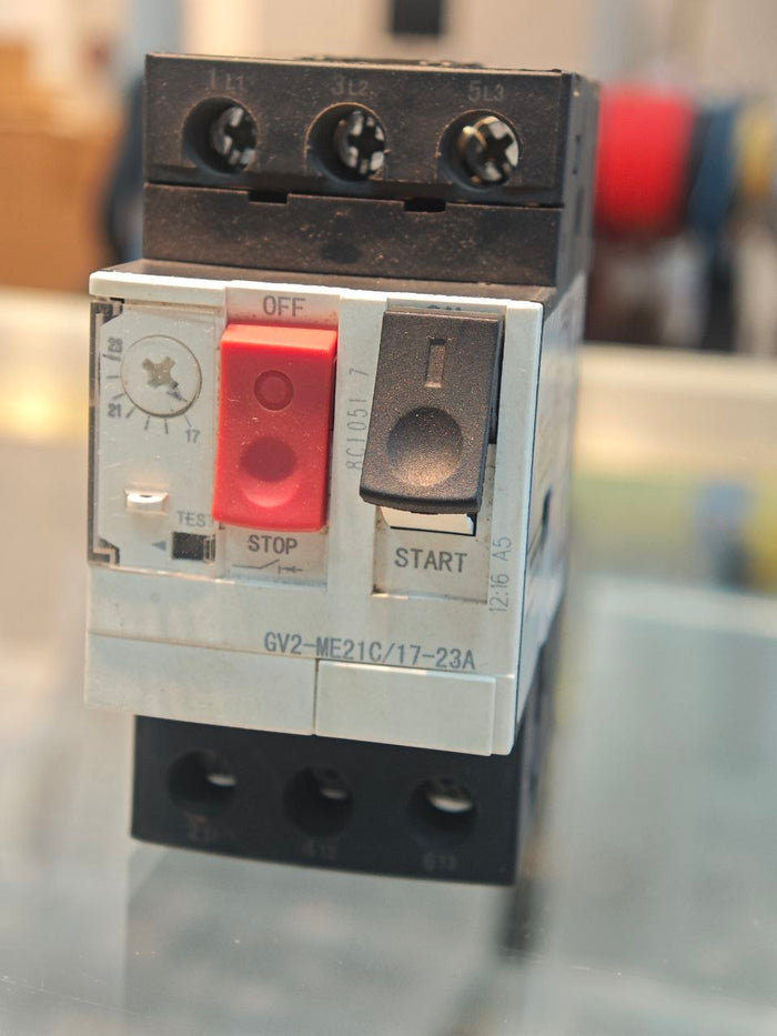 UNO Motor Circuit Breaker GV2 3P 0.1–0.16A Thermal Magnetic Screw Clamp